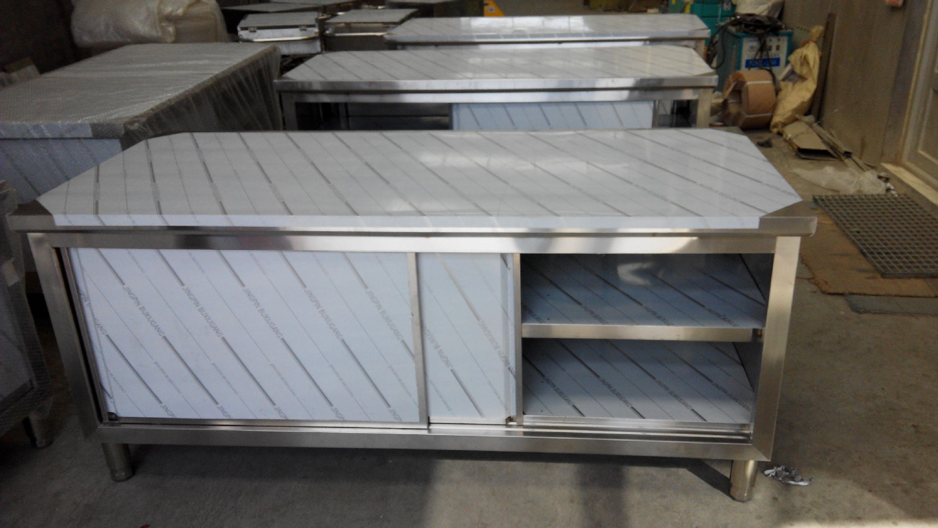 不銹鋼工作臺回收 不銹鋼工作臺回收